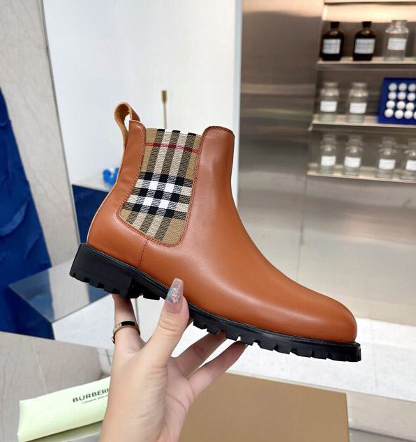 B**rry boots